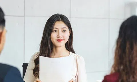 "Làm sao bán được giày cao gót cho nàng tiên cá?" – Nữ ứng viên trả lời quá thông minh, được nhận việc ngay