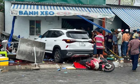 Video ô tô lao như tên bắn, tông vào quán bánh xèo khiến chủ quán tử vong