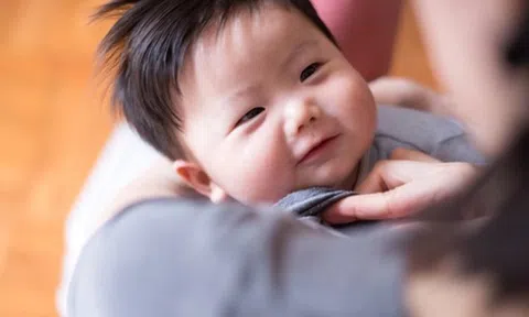 Trẻ sơ sinh có 5 biểu hiện này, lớn lên thường rất thông minh