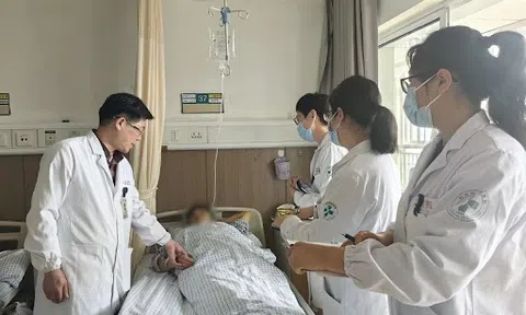 Người đàn ông 49 tuổi bị ung thư gan vì 1 một thói quen trước khi ngủ: Bác sĩ cảnh báo nhiều nam giới đang mắc phải, bỏ ngay kẻo muộn