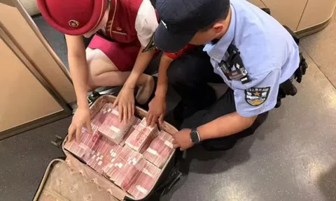 Phát hiện chiếc vali chứa 3,6 tỷ đồng bỏ quên trên tàu