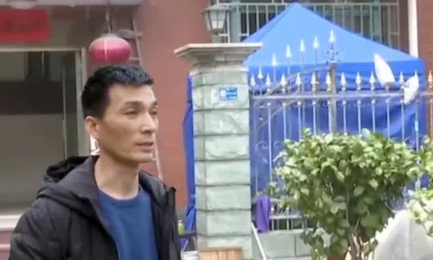 Doanh nhân chi 23 tỷ đồng mua biệt thự, ngày dọn đến bố mẹ chủ cũ dựng lều trước cổng: "Anh chỉ mua nhà, không mua lối đi"