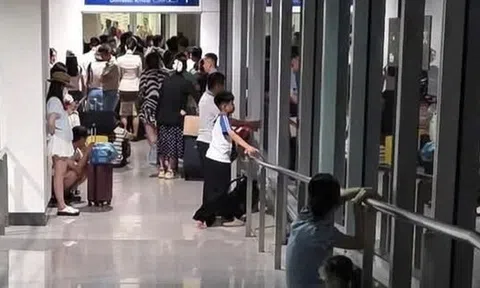 Hành khách bay đêm phản ánh bị "mắc kẹt" ở hành lang sân bay Tân Sơn Nhất