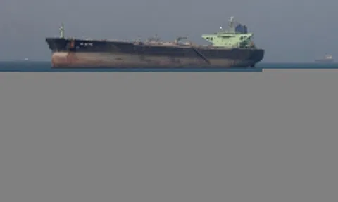 Chiến sự Iran - Israel kéo giá dầu tăng phi mã