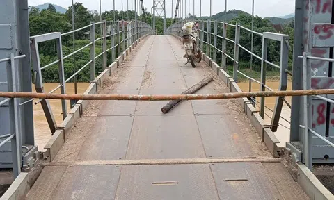 Nghệ An: Cấm người dân qua cầu treo 20 năm tuổi đang bị hư hỏng nặng