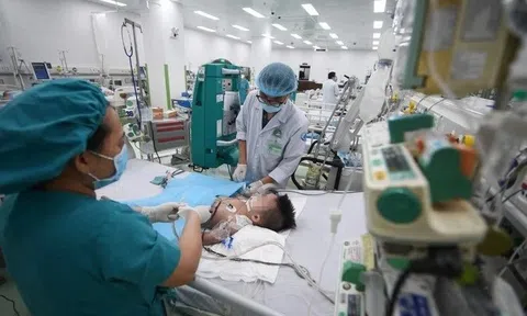 Cấp cứu bé trai 2 tuổi rưỡi đột quỵ não: 3 ngày liên tục nôn ói, lừ đừ, yếu nửa người rồi chuyển hôn mê sâu