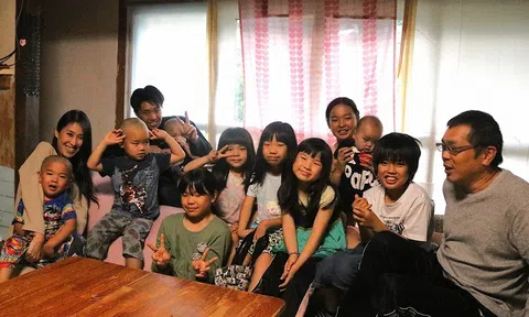 Tài xế xe tải lao đao vì nuôi 11 con nhỏ giữa cơn "bão giá”, chỉ riêng gạo mỗi tháng đã hết 50kg