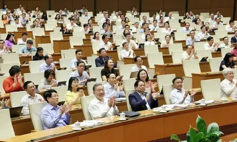 Quốc hội thảo luận về phát triển kinh tế xã hội cùng nhiều nội dung quan trọng khác