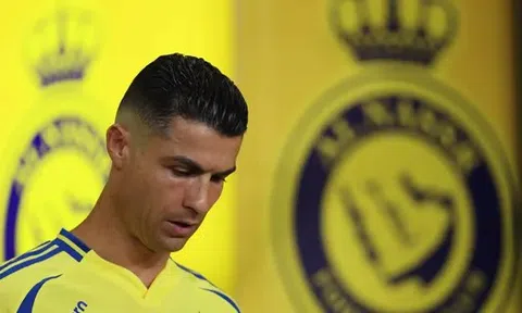 Al Nassr hỗn loạn, tương lai Ronaldo bất định