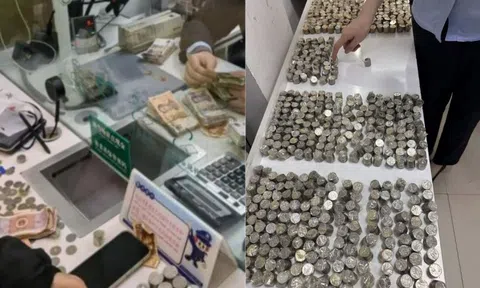 Người phụ nữ mang 4 tấn tiền trị giá 2,5 tỷ đồng đến ngân hàng gửi tiết kiệm: “Tôi chỉ bán tạp hoá ở cổng trường”