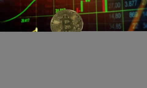 Giá Bitcoin tăng dựng đứng