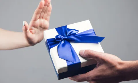 Ông bà dặn: "5 thứ được cho, thân mấy cũng từ chối" - đừng để cám dỗ đưa bạn vào nguy hiểm!