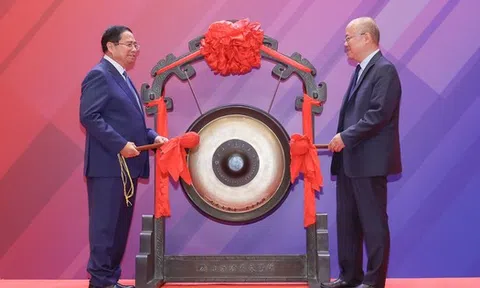 Thủ tướng thăm sàn chứng khoán lớn nhất châu Á, tìm hiểu kinh nghiệm phát triển trung tâm tài chính Thượng Hải