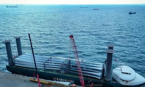 Cảng biển quốc tế 5.600 tỷ đồng của Việt Nam đón chuyến tàu, đánh dấu cột mốc chưa từng có