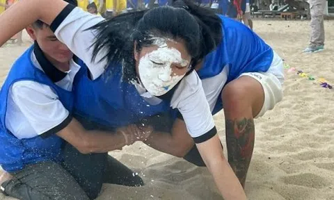 Nhẹ cả người vì năm nay công ty không có tiền đi team building