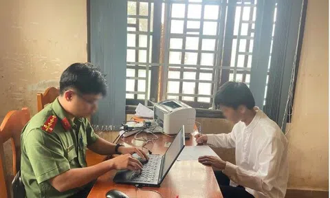 Nam sinh 2007 bị khởi tố vì sử dụng thiết bị công nghệ cao để gian lận trong kỳ thi tốt nghiệp Trung học phổ thông 2025