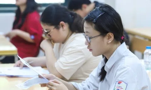 'IELTS 8.0 còn ngao ngán với đề tiếng Anh, thí sinh vùng khó phải làm sao'
