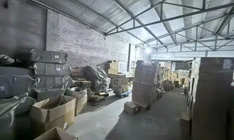 Theo dõi căn nhà có tiếng gầm rú ban đêm, triệt phá đường dây sản xuất thực phẩm giảm cân giả, bán đắt gấp 80 lần: Tịch thu kho hàng trị giá 36 tỷ đồng