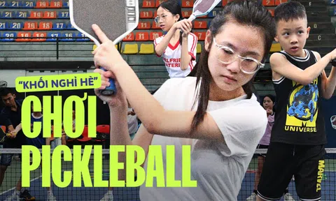 “Khối nghỉ hè” đầm đìa mồ hôi trên sân pickleball: HLV hụt hơi, phụ huynh chi tiền triệu