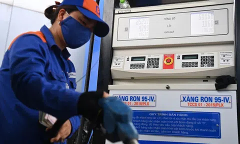 Giá xăng giảm mạnh từ đêm nay
