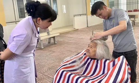 Cảm động chương trình cắt tóc miễn phí cho bệnh nhân
