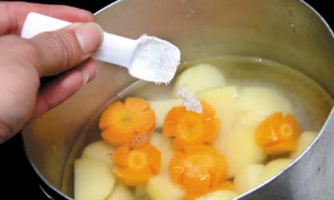 Đồng phạm của nhồi máu não trốn ngay trong bếp, muốn tránh hãy ĂN ÍT ĐI 4 gia vị này