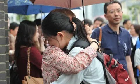 Phụ huynh EQ thấp hay nói 4 câu này trong khi chờ điểm thi của con