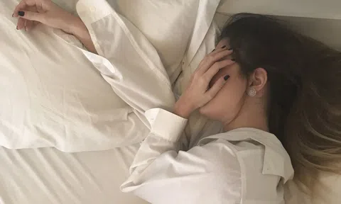 Đồ vật cấm kỵ đặt đầu giường khi ngủ nếu không muốn rước họa vào thân