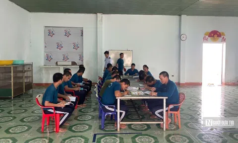 Từ con chữ đầu tiên đến hành trình làm lại cuộc đời