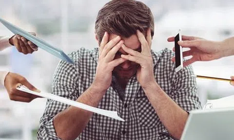 Nam kỹ sư trẻ đi khám tâm thần vì tim đập nhanh, lo sợ khi họp