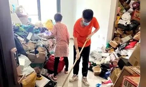 Sợ người thân hỏi vay tiền, cụ bà U70 chi 7 tỷ đồng mua hàng online: Toàn vàng, bạc, thực phẩm chức năng… chất kín 2 căn hộ