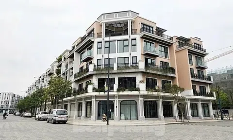 Bỏ công chứng cho tặng nhà đất: Cảnh báo rủi ro lách thuế