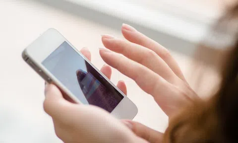 Mới 20 tuổi đã đột quỵ: Cơ thể gửi tín hiệu cảnh báo khi dùng điện thoại nhưng bị "làm ngơ"