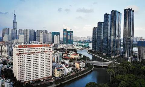 Cảnh trái ngược trên thị trường địa ốc