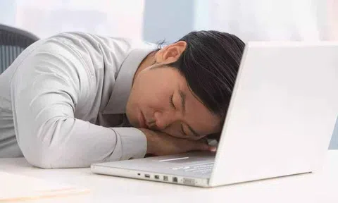 Ngủ 3 phút trong giờ làm việc, nam quản lý bị sa thải, tòa phán: Công ty phải bồi thường 180 triệu đồng