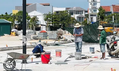 Công nhân mệt mài “chạy đua với mặt trời", để giữ bữa cơm gia đình