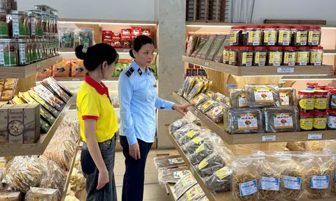 'Nhiều mặt hàng giả thậm chí mang cả tem chống giả'