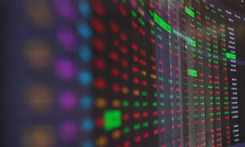Nhà đầu tư chốt lời ồ ạt, VN-Index đứt chuỗi tăng 7 phiên