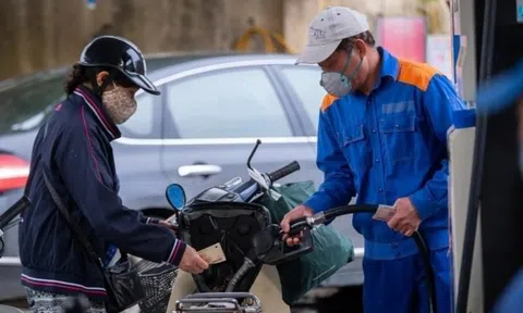 Giá xăng giảm về dưới 20.000 đồng/lít