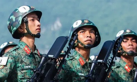 Thành phố thăng hạng ngoạn mục: Một sự kiện lịch sử hơn 15.600 chiến sĩ diễu binh, khí tài chưa từng có