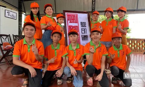 Lớp học đặc biệt ở Gia Lai: Viết bằng ánh mắt, vẽ bằng trái tim