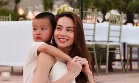 Clip Leon bị ngã tại nơi đông người từ 2 năm trước bỗng hot lại: Lý do là bởi phản ứng của Hồ Ngọc Hà quá đắt giá!