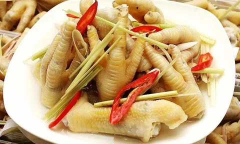 Cô gái 20 tuổi bị phồng rộp, nóng ran 10 đầu ngón tay vì hành động này khi làm món chân gà sả ớt