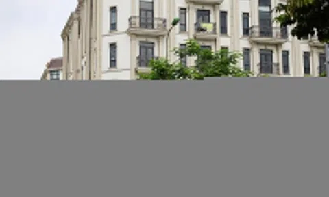 Shophouse chục tỷ đóng cửa im lìm, hóa phố không người giữa 'đất vàng'