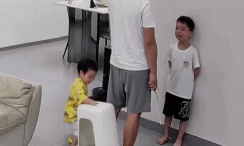 Cô bé 3 tuổi có pha xử lý biến cảnh đẫm nước mắt của gia đình thành một câu chuyện hề
