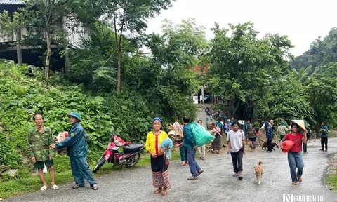 Nghệ An: Di dời khẩn cấp hàng chục hộ dân xã biên giới có nguy cơ sạt lở núi