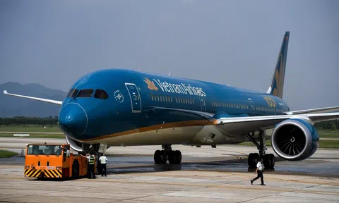 Cổ phiếu Vietnam Airlines 'bay cao' trong ngày thị trường lao dốc
