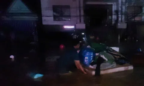 Người dân miền núi Nghệ An thức trắng đêm chạy lũ, 1 người mất tích