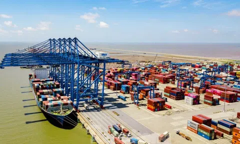 Thủ tướng: Ưu tiên đầu tư hạ tầng đường thủy, cảng biển
