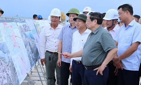 Thủ tướng đánh giá cao định hướng xây dựng hệ sinh thái hàng không ở Quảng Trị, yêu cầu hoàn thành giai đoạn 1 sân bay trước tháng 7/2026